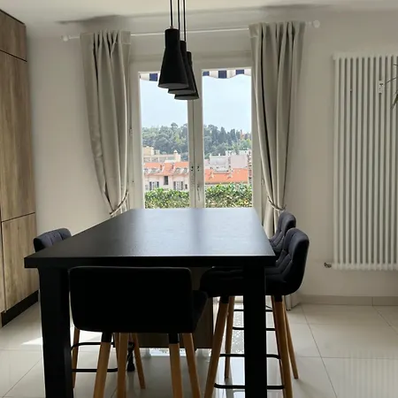 Dernier Etage, Vue Panoramique Colline Du Chateau!