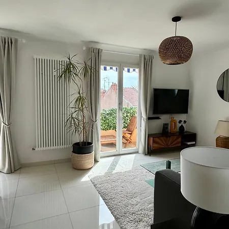 Dernier Etage, Vue Panoramique Colline Du Chateau!