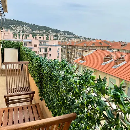 Dernier Etage, Vue Panoramique Colline Du Chateau! Apartment