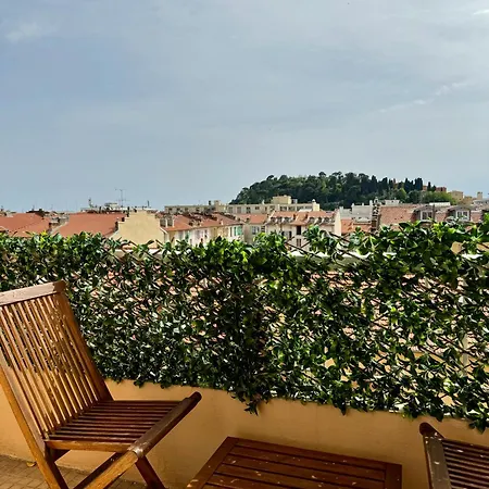 Dernier Etage, Vue Panoramique Colline Du Chateau! Apartment