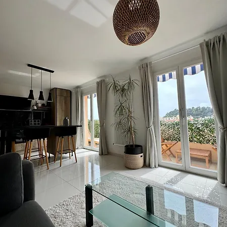 Apartment Dernier Etage, Vue Panoramique Colline Du Chateau!