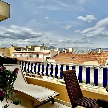 Dernier Etage, Vue Panoramique Colline Du Chateau! Apartment