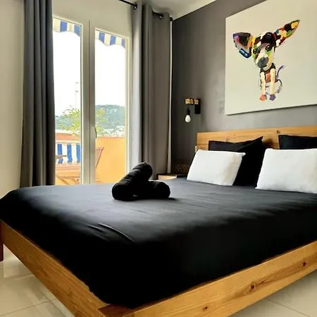 Dernier étage, Vue Panoramique Colline Du Château! Appartement